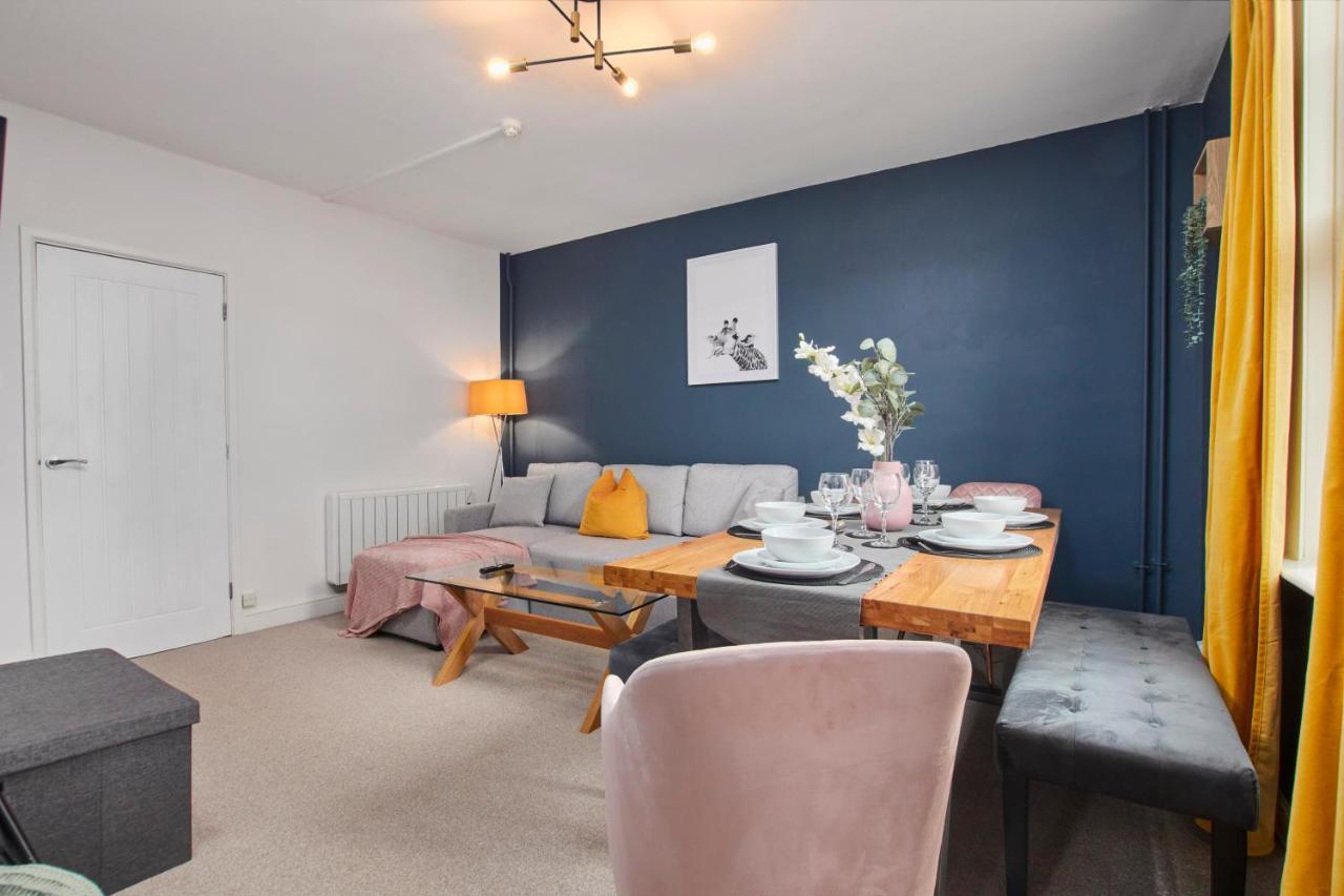 Fantastic Central Stratford Two Bedroom Apartment By Purestay Short Lets & Serviced Accommodation With Parking Stratford-upon-Avon Exterior foto