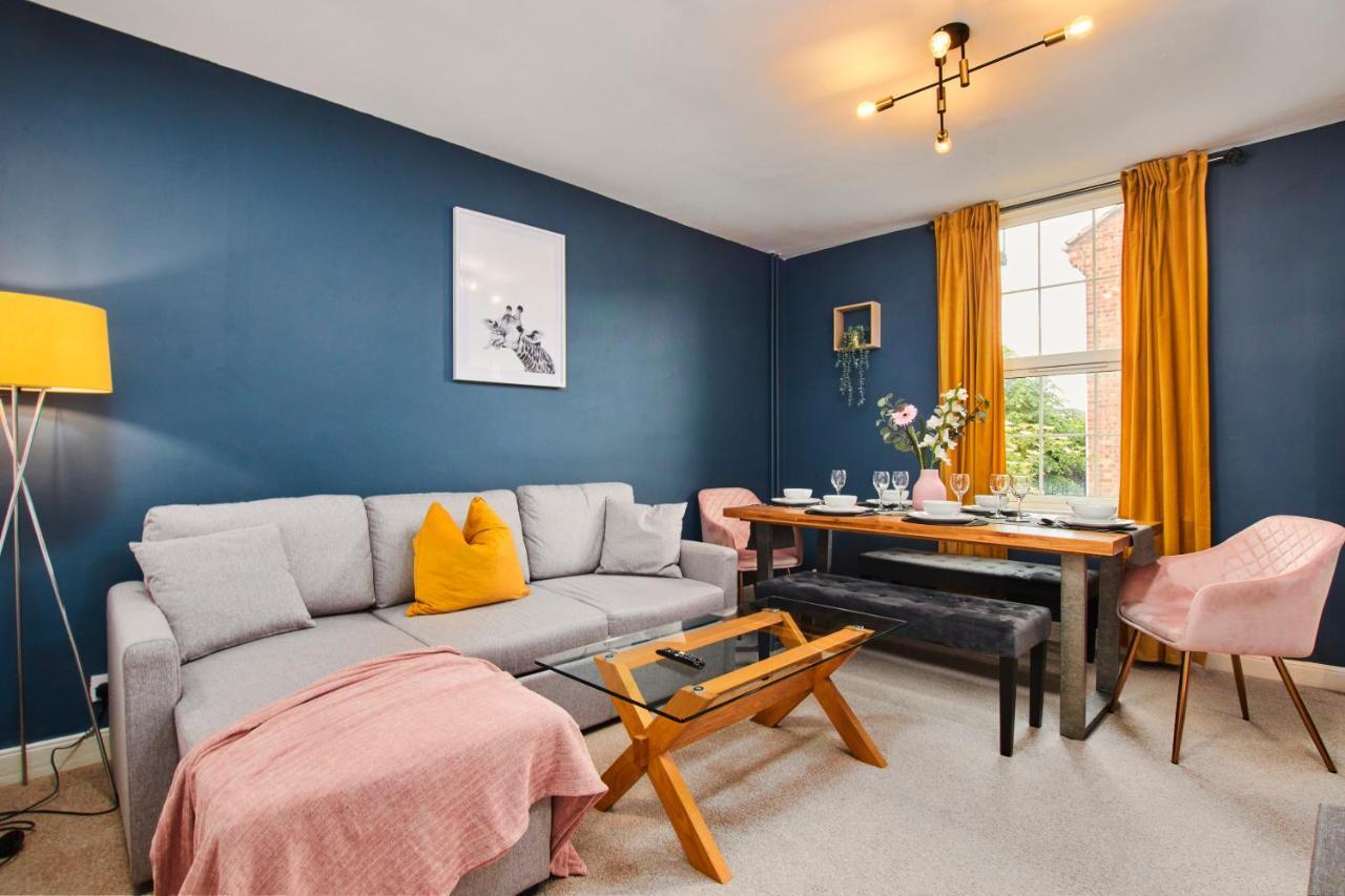 Fantastic Central Stratford Two Bedroom Apartment By Purestay Short Lets & Serviced Accommodation With Parking Stratford-upon-Avon Exterior foto