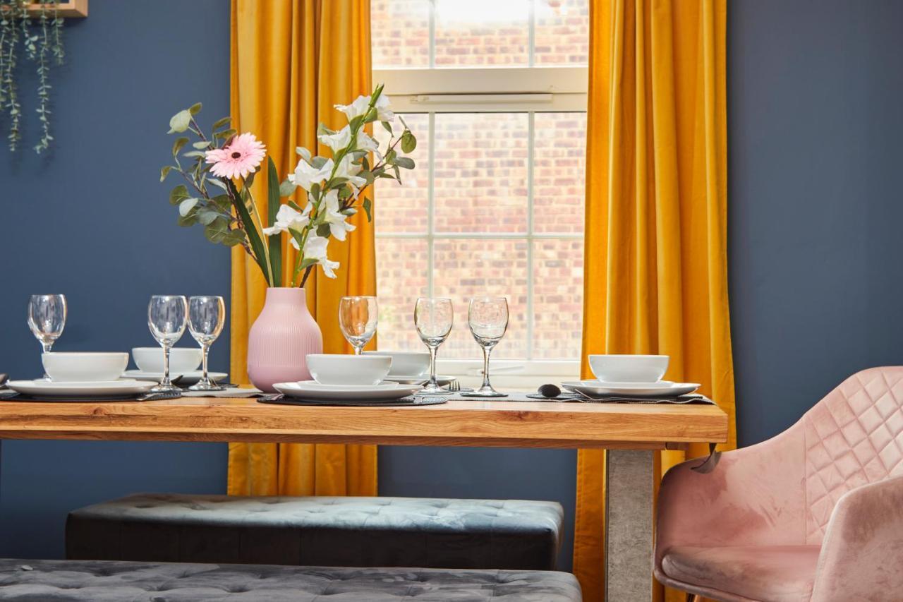 Fantastic Central Stratford Two Bedroom Apartment By Purestay Short Lets & Serviced Accommodation With Parking Stratford-upon-Avon Exterior foto