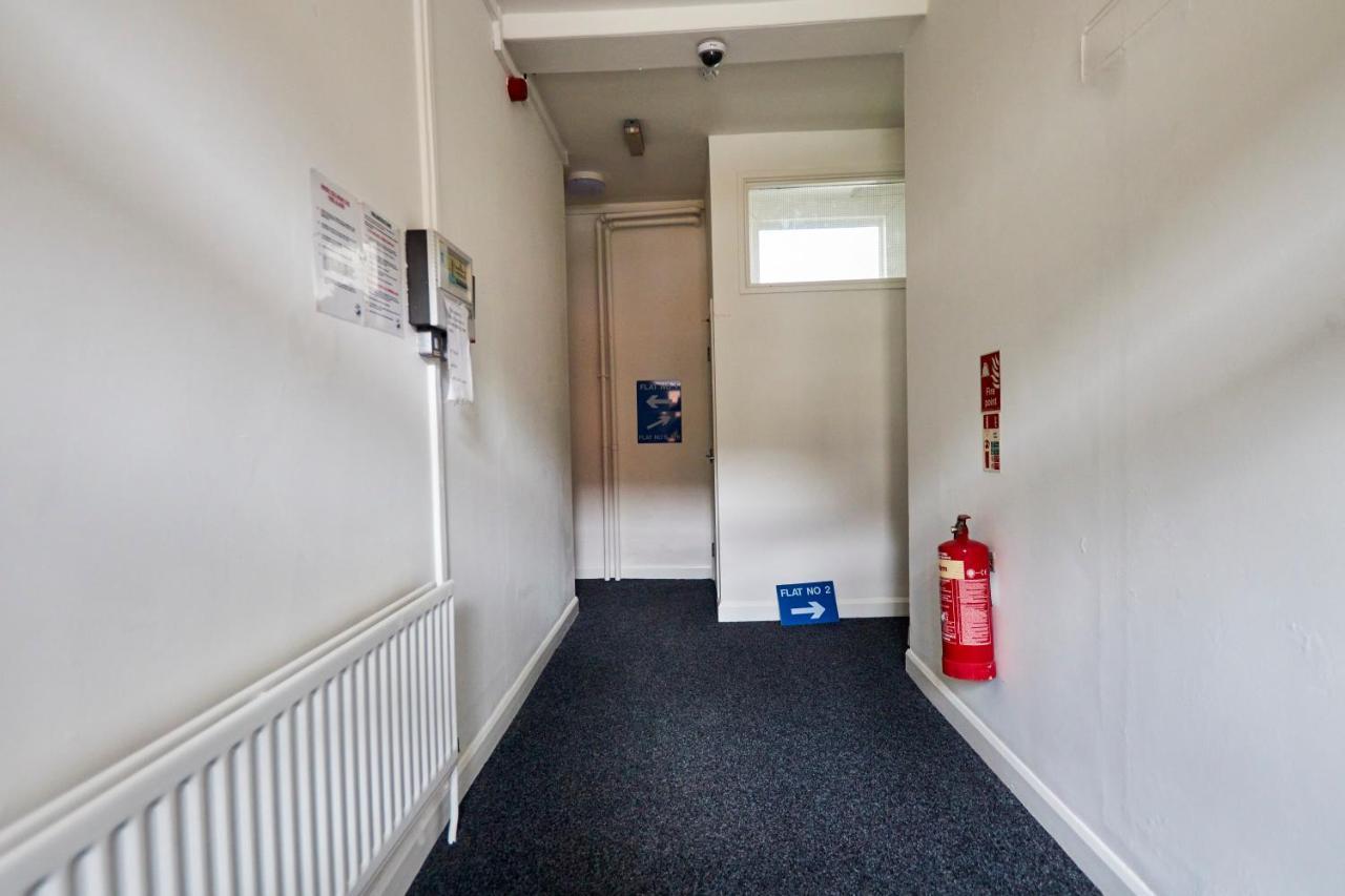 Fantastic Central Stratford Two Bedroom Apartment By Purestay Short Lets & Serviced Accommodation With Parking Stratford-upon-Avon Exterior foto