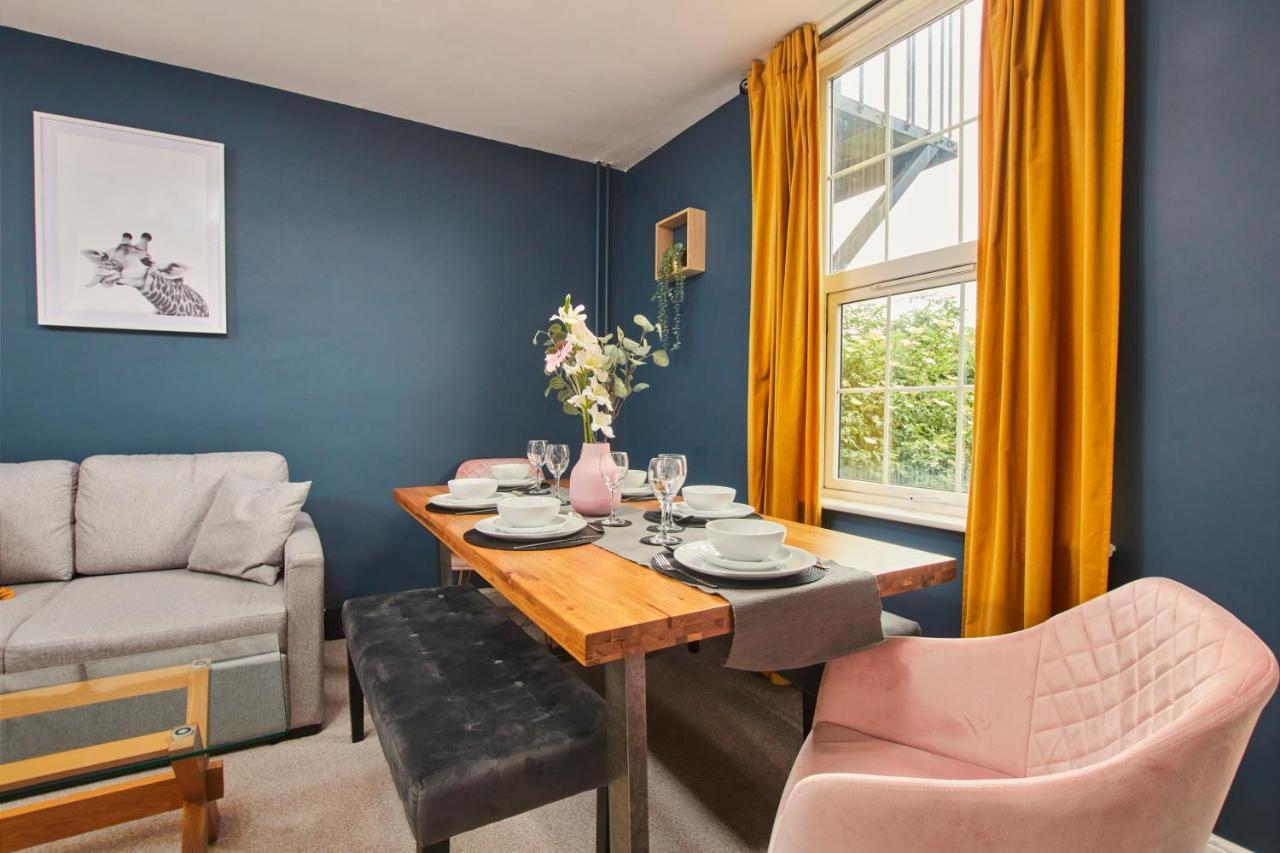 Fantastic Central Stratford Two Bedroom Apartment By Purestay Short Lets & Serviced Accommodation With Parking Stratford-upon-Avon Exterior foto