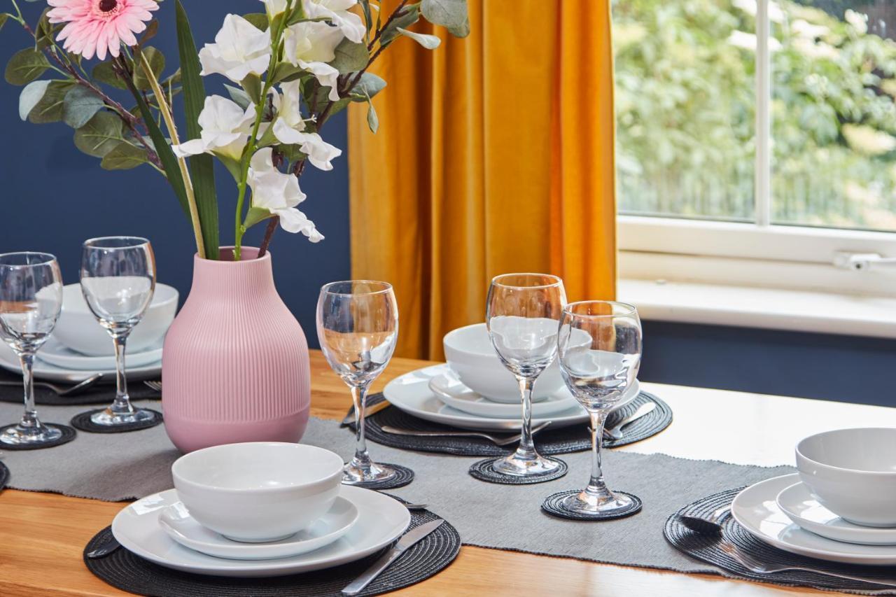 Fantastic Central Stratford Two Bedroom Apartment By Purestay Short Lets & Serviced Accommodation With Parking Stratford-upon-Avon Exterior foto