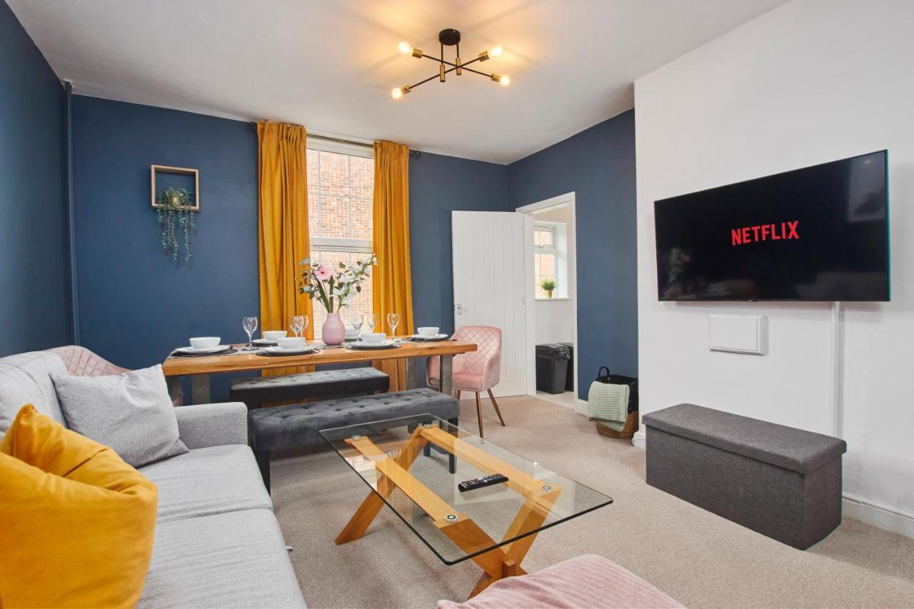 Fantastic Central Stratford Two Bedroom Apartment By Purestay Short Lets & Serviced Accommodation With Parking Stratford-upon-Avon Exterior foto