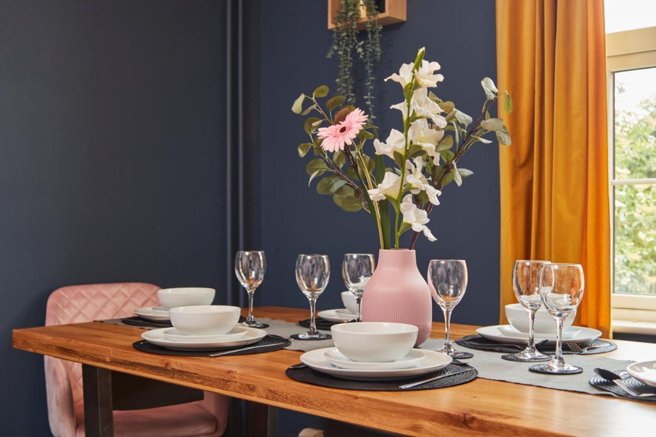 Fantastic Central Stratford Two Bedroom Apartment By Purestay Short Lets & Serviced Accommodation With Parking Stratford-upon-Avon Exterior foto
