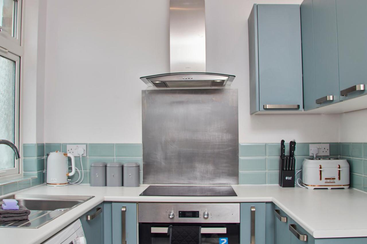 Fantastic Central Stratford Two Bedroom Apartment By Purestay Short Lets & Serviced Accommodation With Parking Stratford-upon-Avon Exterior foto