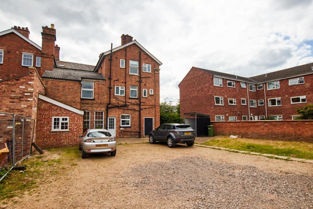 Fantastic Central Stratford Two Bedroom Apartment By Purestay Short Lets & Serviced Accommodation With Parking Stratford-upon-Avon Exterior foto