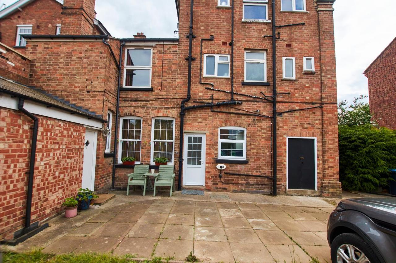 Fantastic Central Stratford Two Bedroom Apartment By Purestay Short Lets & Serviced Accommodation With Parking Stratford-upon-Avon Exterior foto